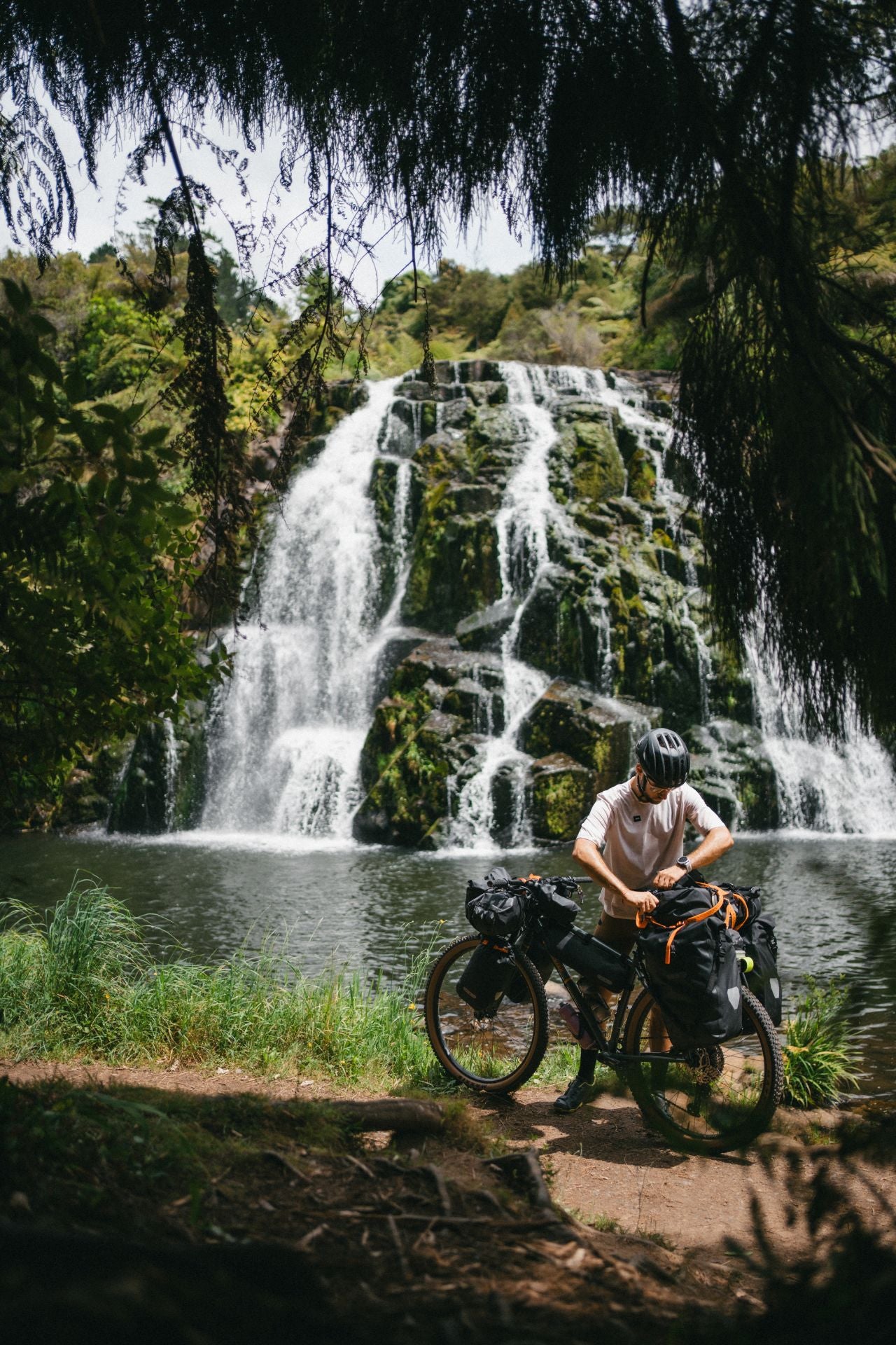 Las espectaculares imágenes del granadino que recorre Nueva Zelanda en bicicleta