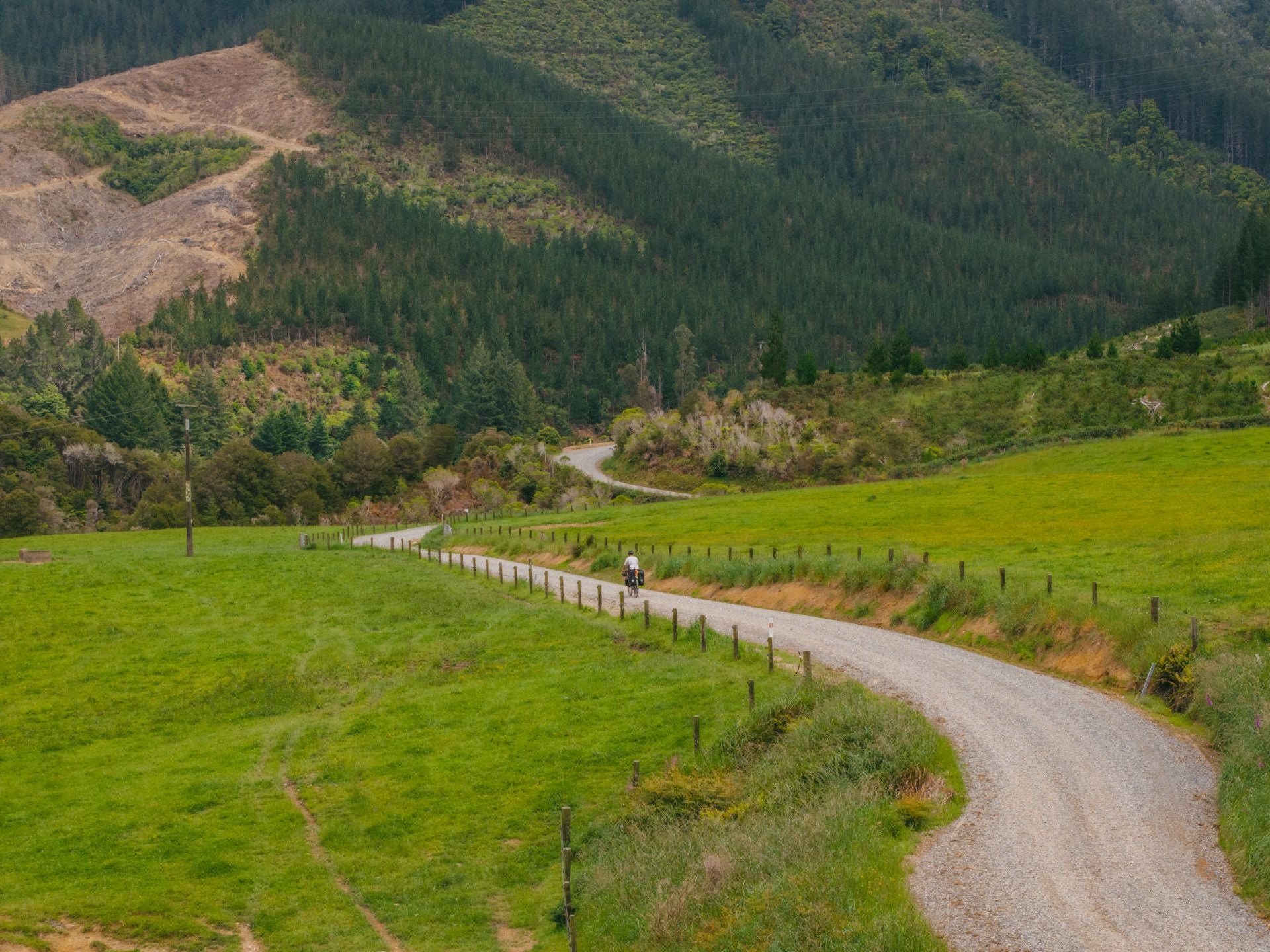 Las espectaculares imágenes del granadino que recorre Nueva Zelanda en bicicleta