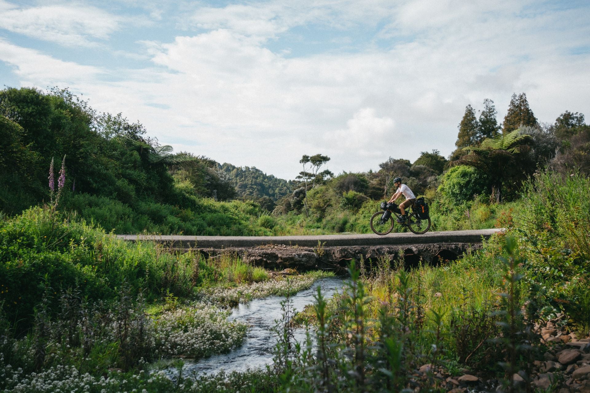 Las espectaculares imágenes del granadino que recorre Nueva Zelanda en bicicleta