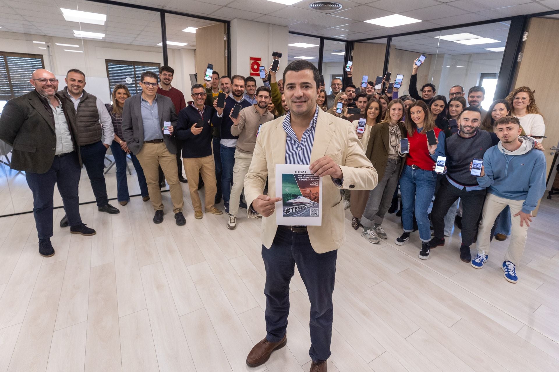 Ignacio Salcedo con parte del equipo de Greening, respaldando la iniciativa de IDEAL.