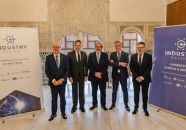 Pedro Mercado, rector de la UGR, Gerardo Cuerva, presidente de Cámara Granada, Ángel Ibarra, director del Consorcio IFMIF-DONES España, el director del Instituto de Astrofísica de Andalucía, Antxon Alberdi, y el presidente de Ineustar, Marcos Sánchez.