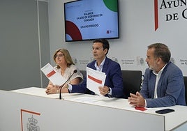 El portavoz del grupo, Paco Cuenca, se ha referido a la marcha de los expertos en el patio del Ayuntamiento instantes antes de que arrancara la comisión extraordinaria de Movilidad.