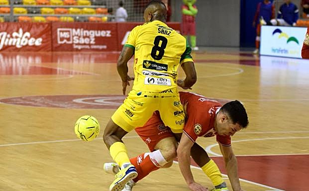 Carlos Sanz recuperó múltiples balones.