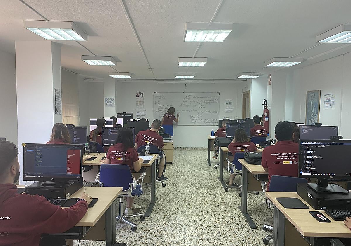 Granada lanza el Programa EMPLEA-T para contratar a 20 jóvenes menores de 30 años