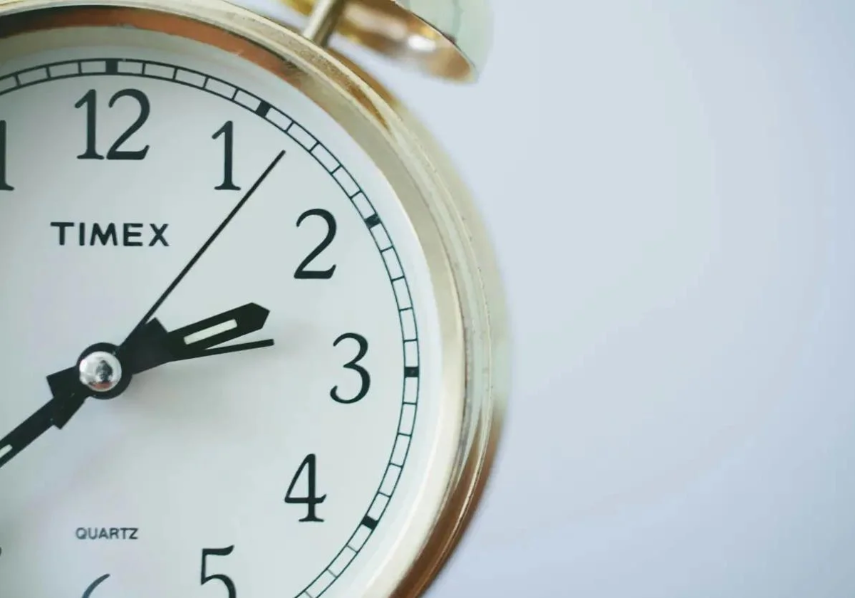¿Pondrá España fin a los cambios de hora en marzo? Lo que dice el BOE Ideal