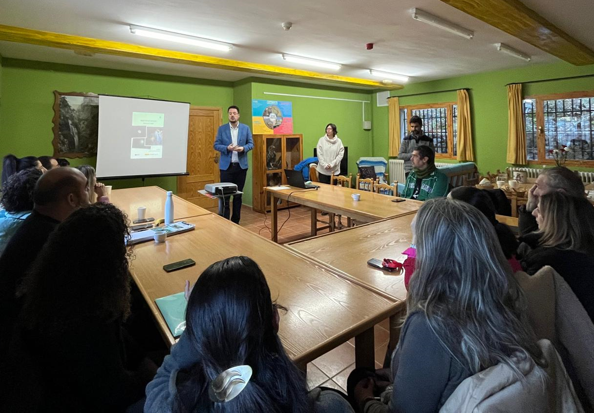 Empresas y profesionales del sector se forman sobre las posibilidades del astroturismo