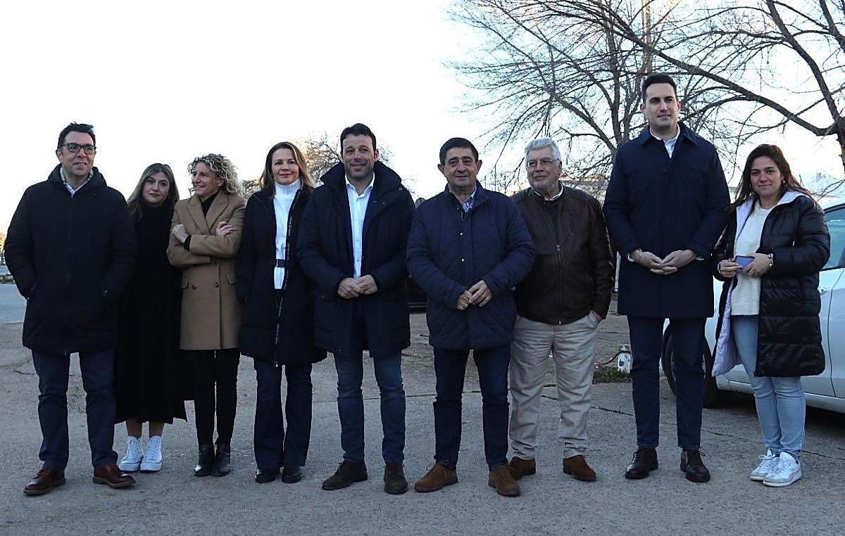 Reyes en su visita a la explanada del Parque Empresarial Santana