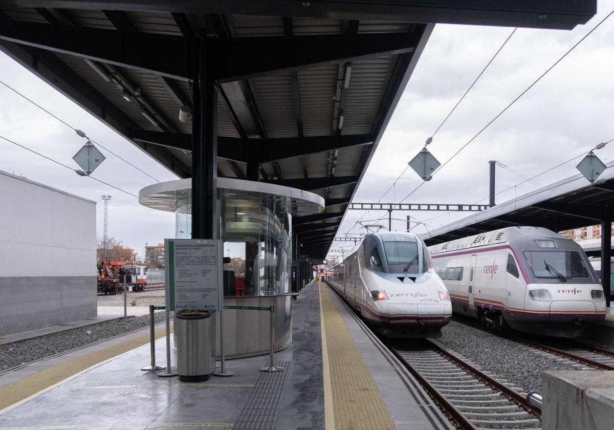 Tren AVE en la estación de Andaluces.