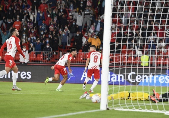 Lazo persigue a Arnau y Portillo, tras marcar éste el 1-0 del último duelo ante el Leganés.