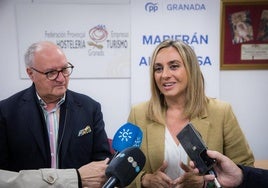 Marifrán Carazo junto a Gregorio García, en la sede de la Federación de Hostelería