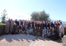 Foto de familia de los 'populares' en el comité de dirección.