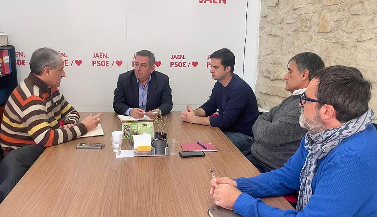 Reunión para coordinar la subvención de la UJA destinada a las fosas comunes.