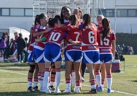 Las jugadoras del Granada celebran el gol de Edna ante el Tenerife.