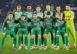 Alineación titular del Granada contra el Levante.