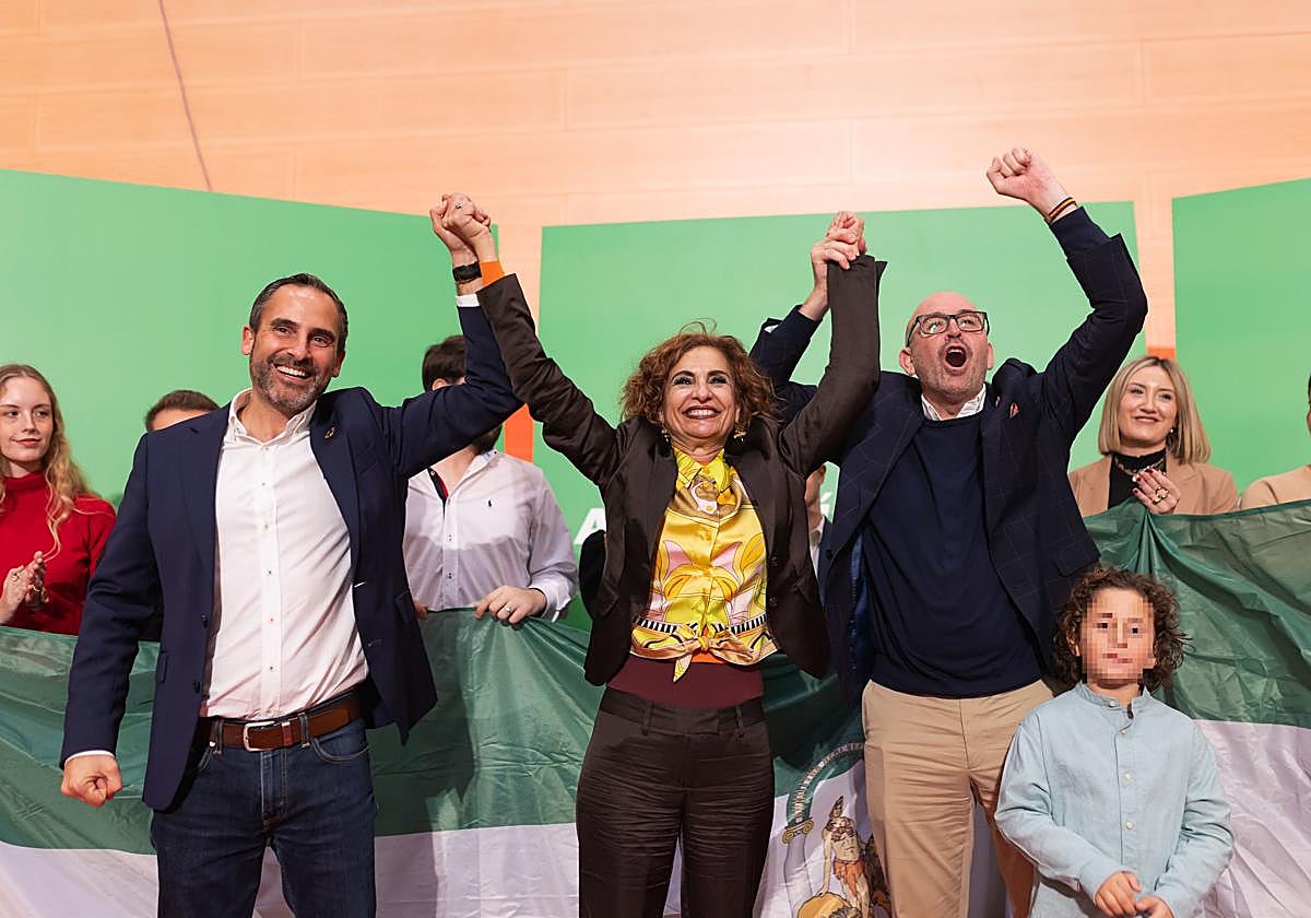 La vicepresidenta primera del Gobierno y aspirante a dirigir el PSOE andaluz, María Jesús Montero, participa en un encuentro con militantes del partido.