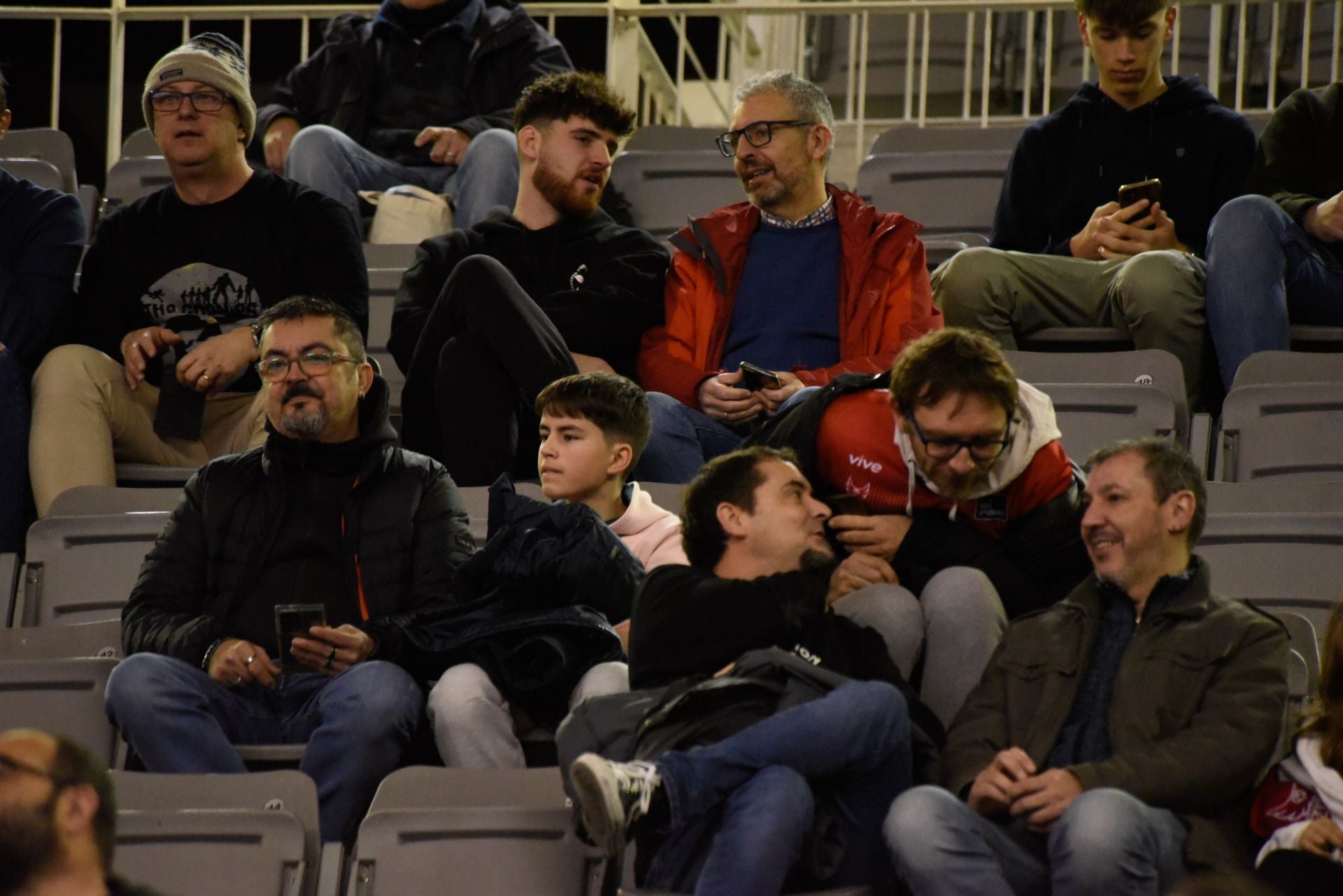 Encuéntrate en la grada del Palacio de Deportes en el Covirán-Zaragoza