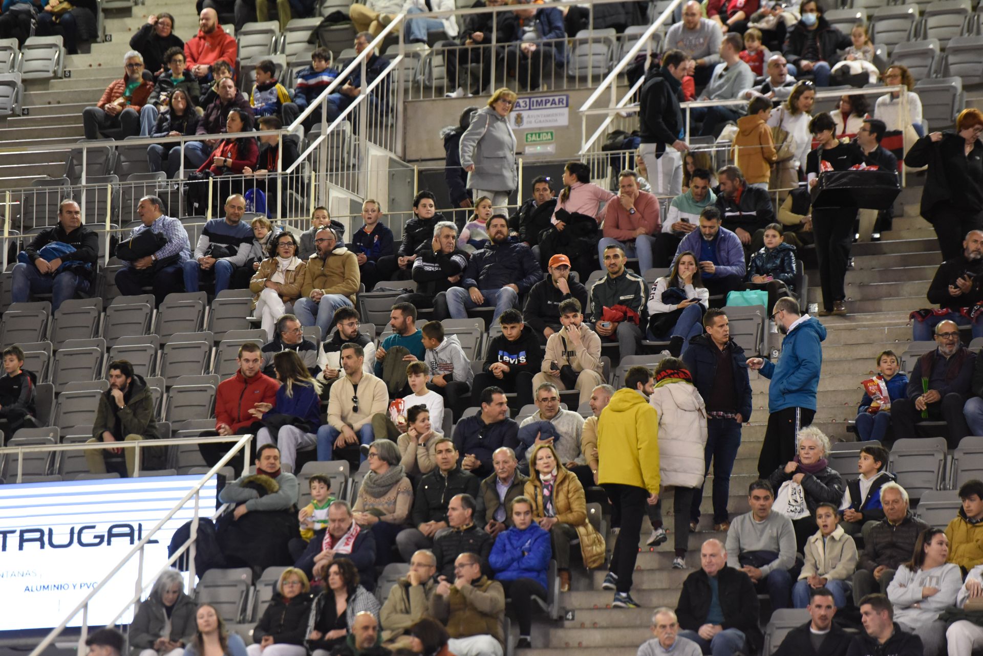 Encuéntrate en la grada del Palacio de Deportes en el Covirán-Zaragoza