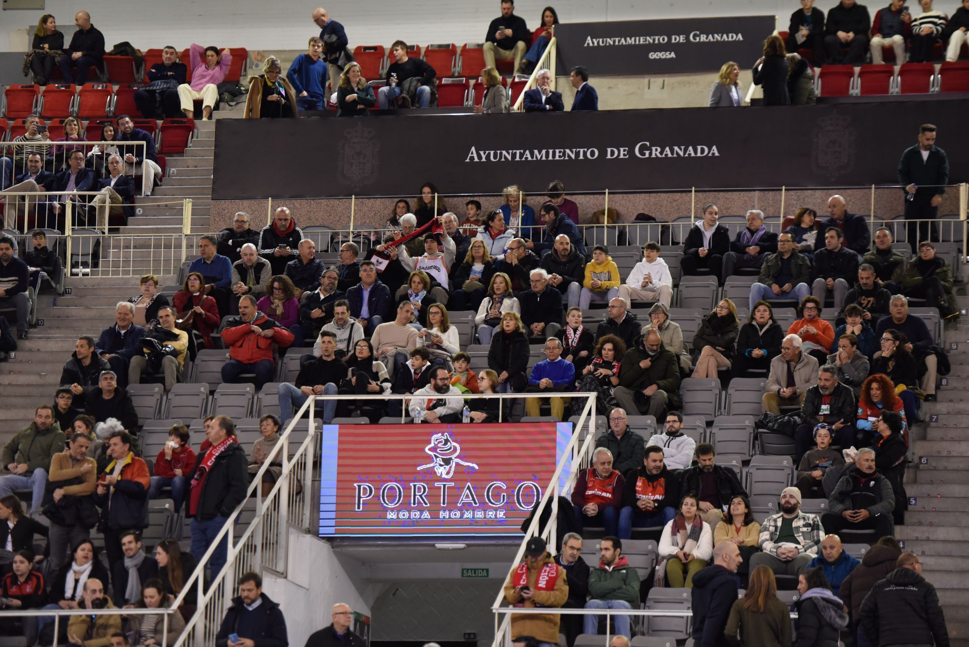 Encuéntrate en la grada del Palacio de Deportes en el Covirán-Zaragoza