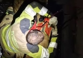 Rescate del perro que se precipitó a un pozo en el Barranco de Ítrabo.