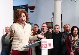 Montero, durante su intervención arropada por varios dirigentes socialistas.