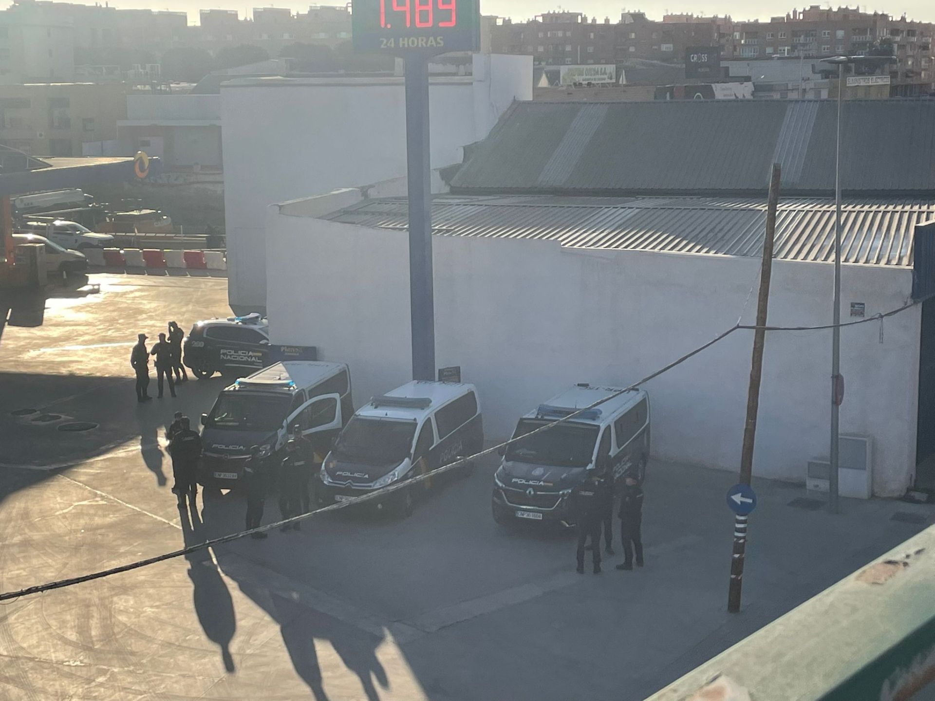 El desalojo de la calle Ferrobús, en imágenes