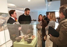 Presentación de las vasijas de Ciavieja expuestas en el Museo de Almería.