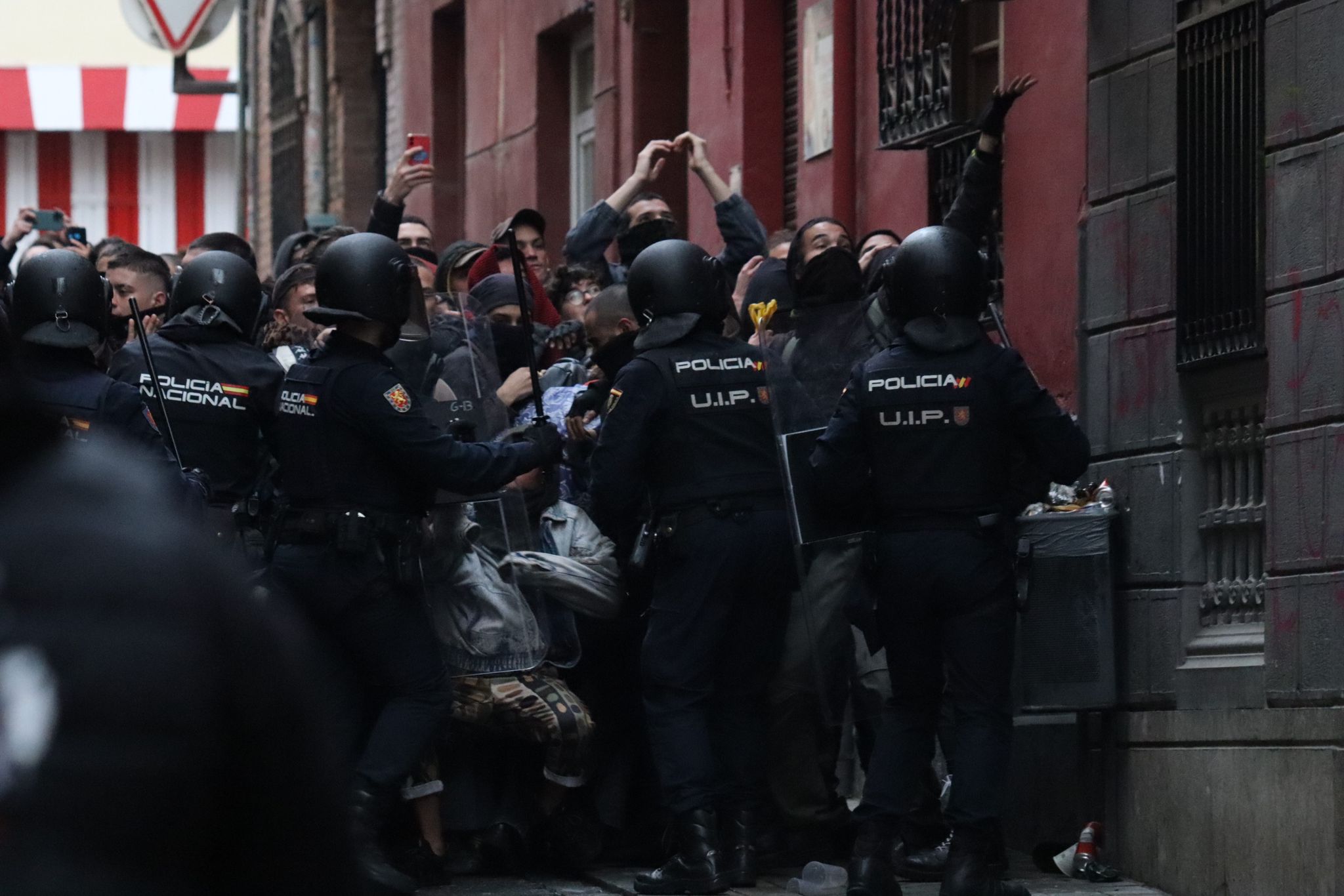 Las imágenes del edificio &#039;okupado&#039; en Granada