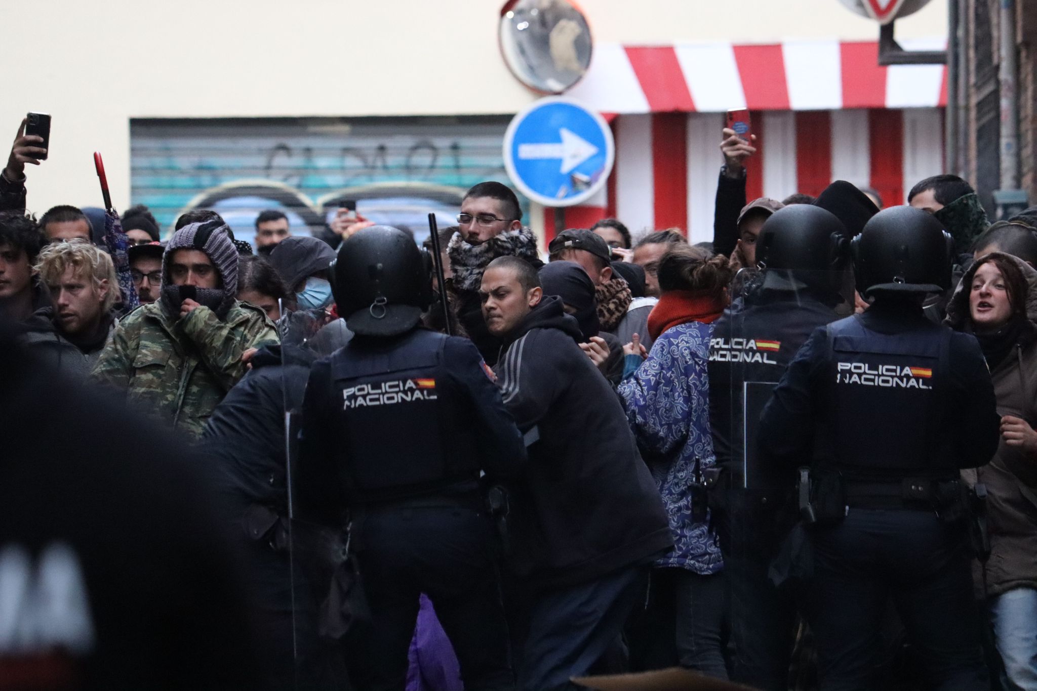 Las imágenes del edificio &#039;okupado&#039; en Granada