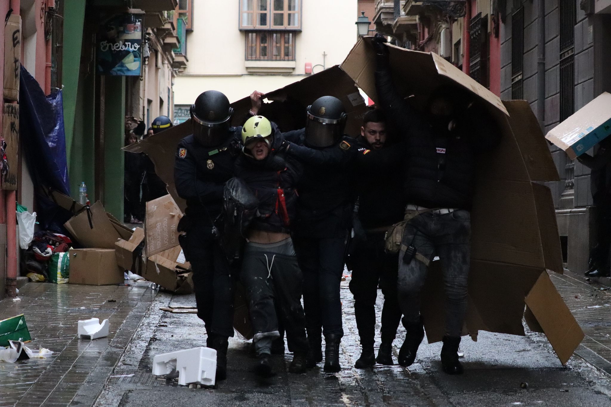 Las imágenes del edificio &#039;okupado&#039; en Granada