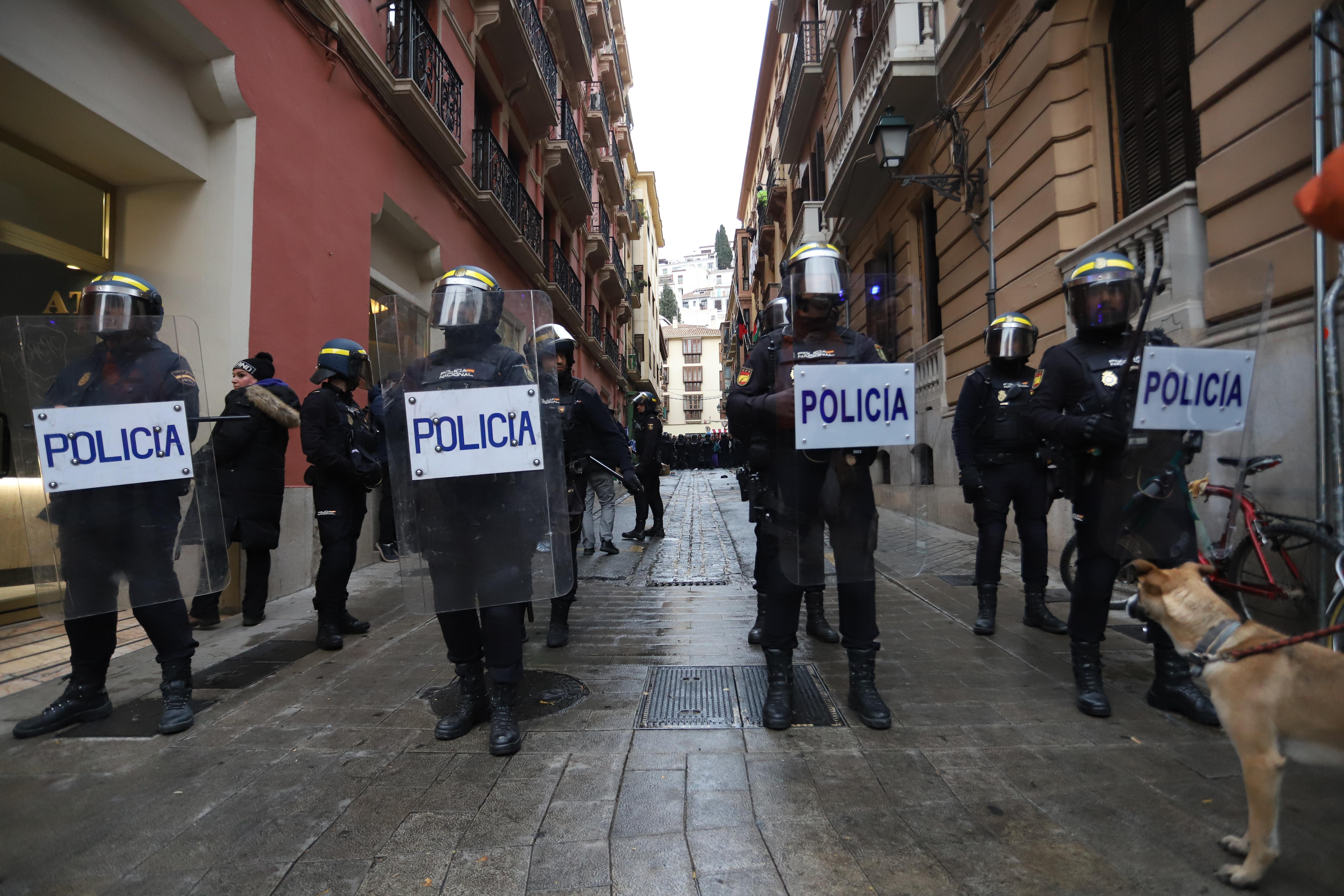 Las imágenes del edificio &#039;okupado&#039; en Granada