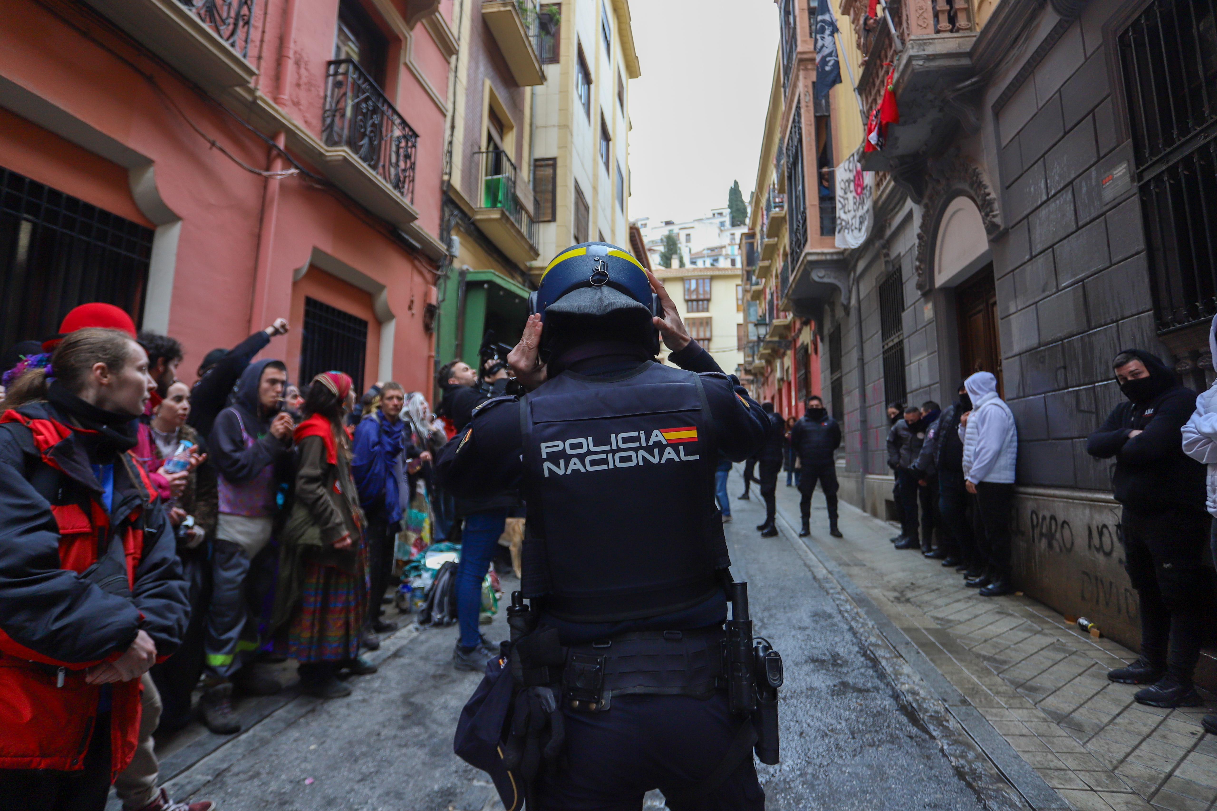 Las imágenes del edificio &#039;okupado&#039; en Granada