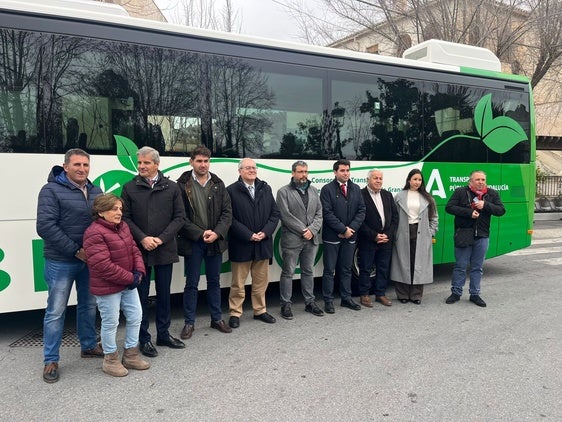 Presentación del nuevo autobús que es más seguro porque no permite arrancar si el conductor da positivo.