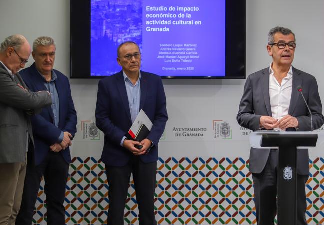 Presentación del informe esta mañana en el Ayuntamiento.