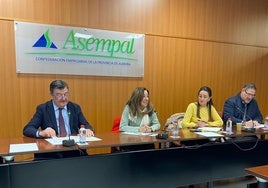 La consejera de Desarrollo Educativo y FP, Carmen del Castillo, en la reunión con Asempal.