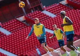 Édgar durante un entrenamiento con el Almería.