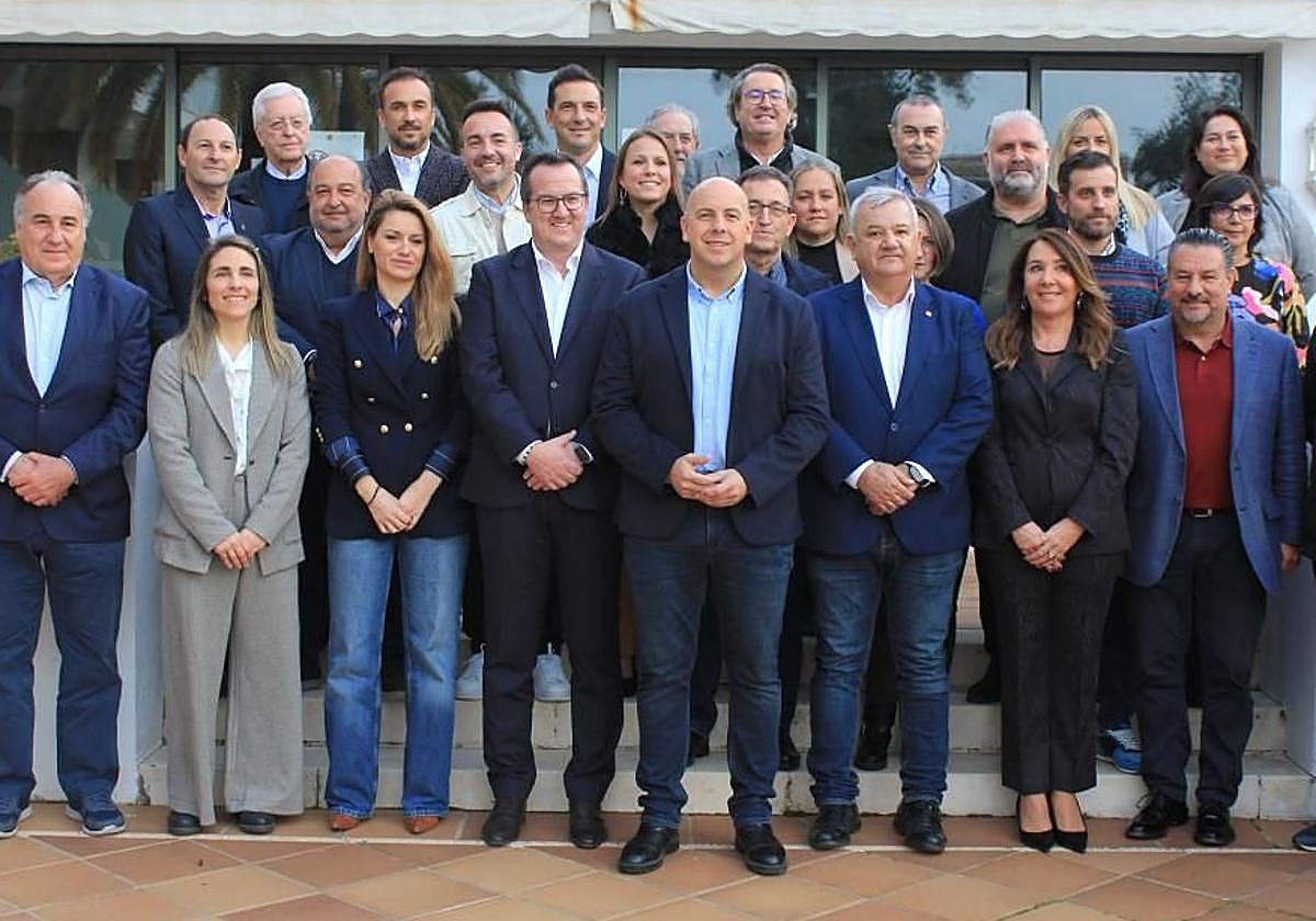Nueva junta directiva de la Federación Andaluza de Fútbol bajo la presidencia de Pedro Curtido.