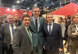 Paco Reyes, Pedro Sánchez y Julio Millán, en Fitur.