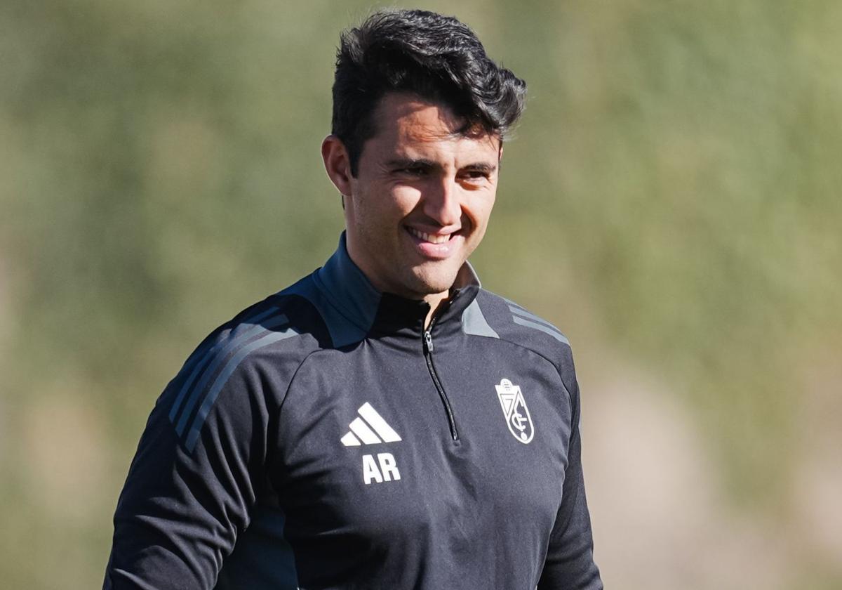 Arturo Ruiz sonríe durante un entrenamiento reciente.