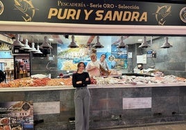 María, a la izquierda de la imagen, junto a su madre Puri y su hermana Sandra.