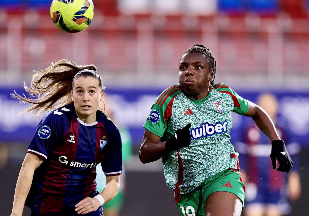 Las jugadoras del Granada, en Ipurua.