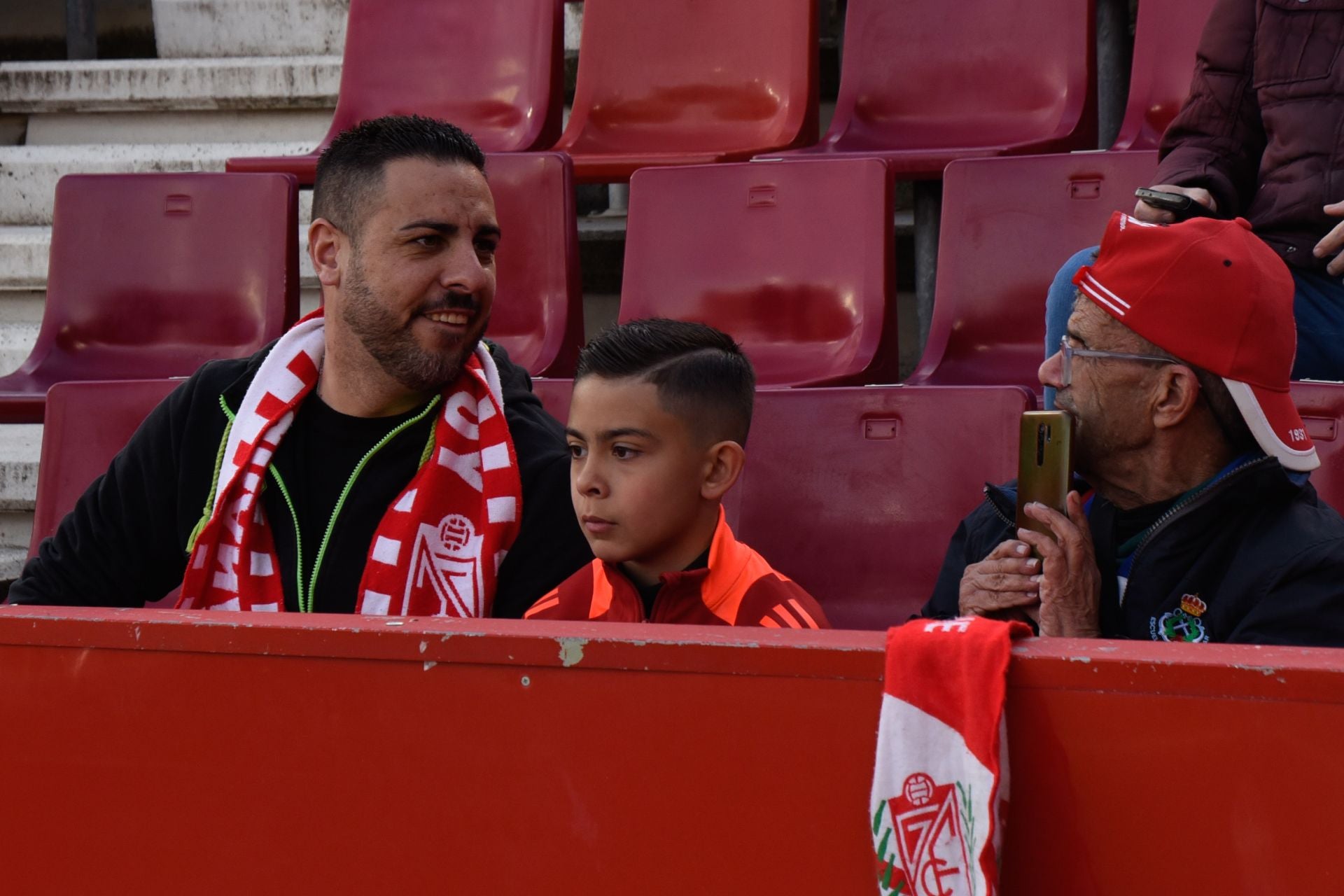 Encuéntrate en la granada de Los Cármenes en el Granada - Sporting