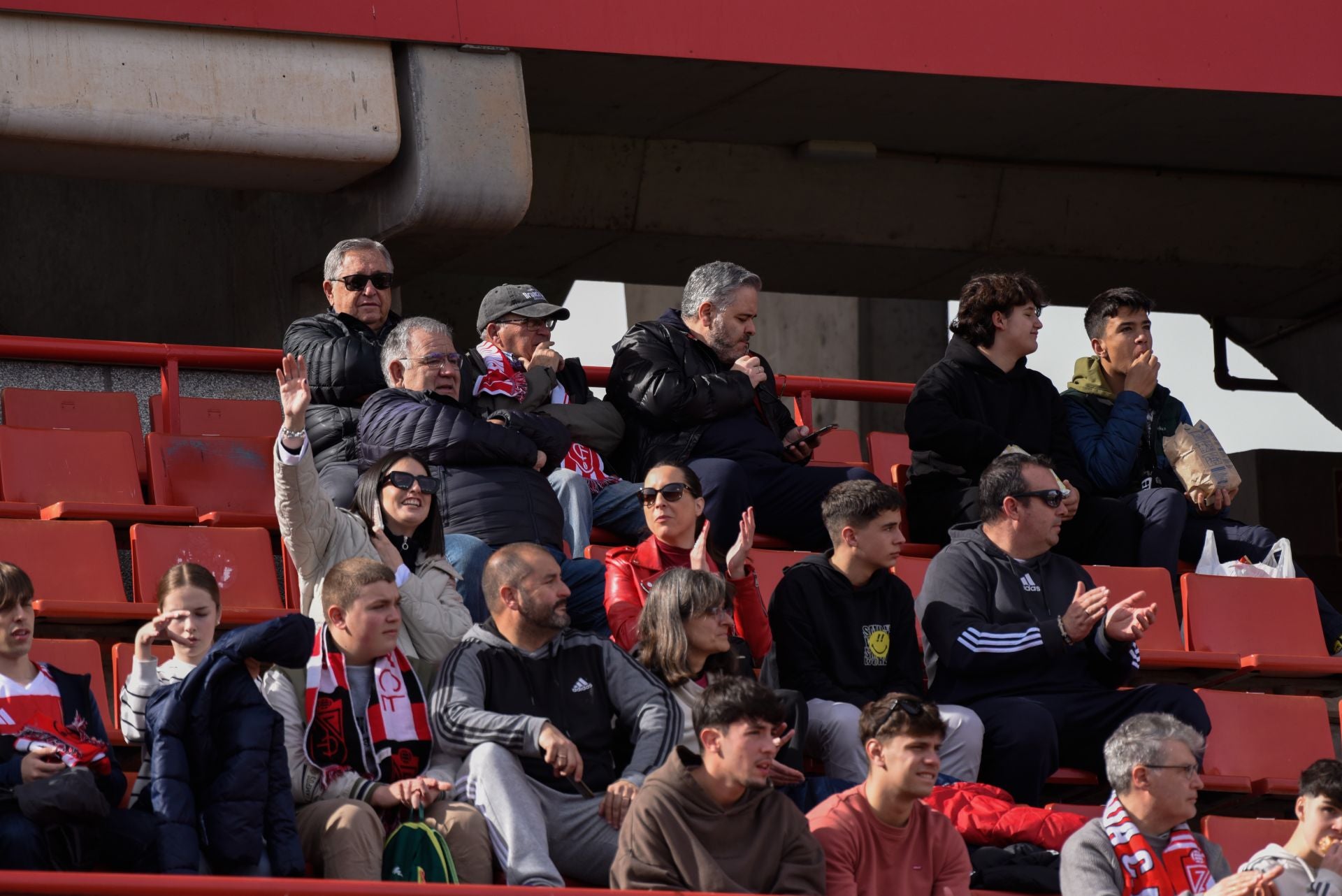 Encuéntrate en la granada de Los Cármenes en el Granada - Sporting