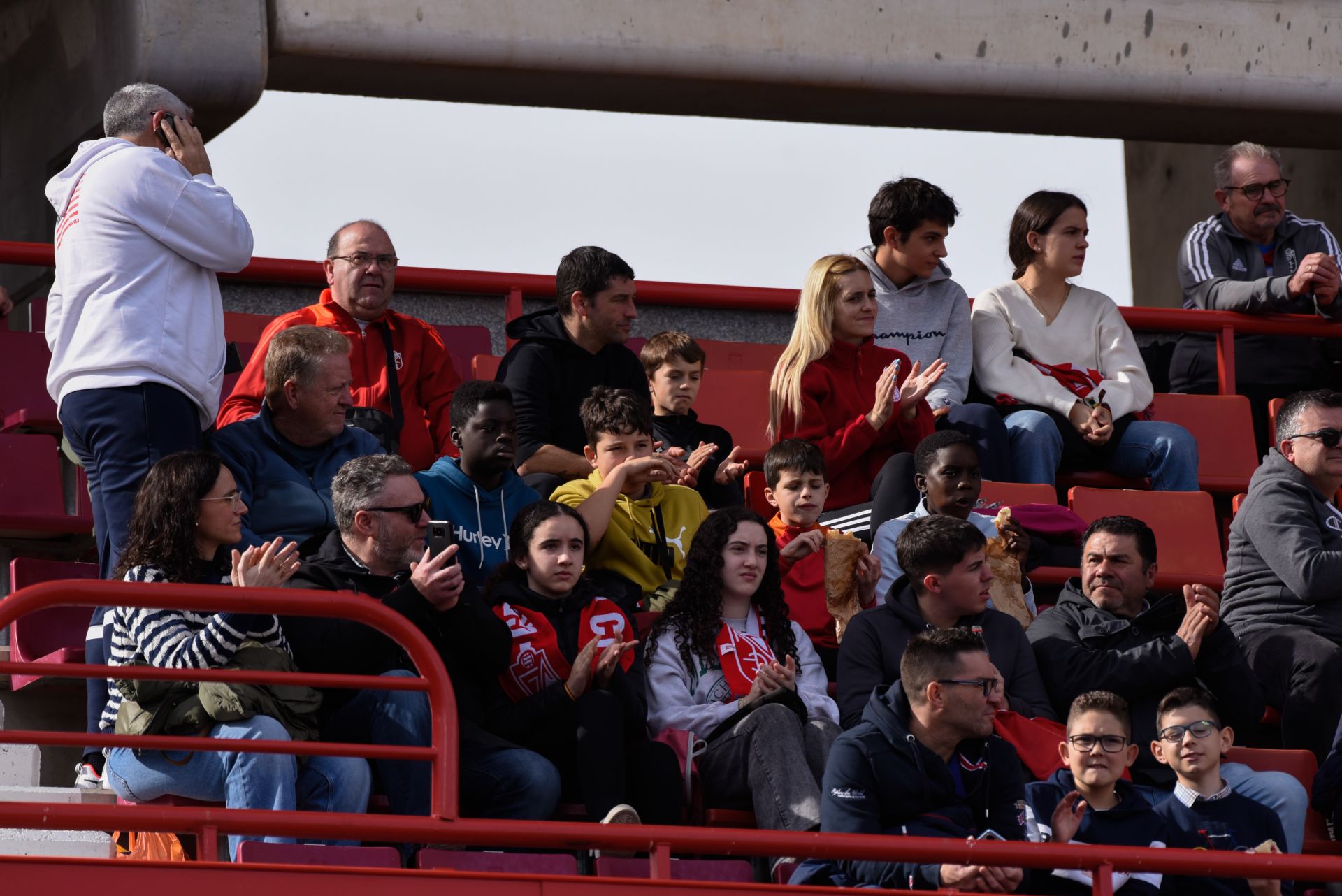 Encuéntrate en la granada de Los Cármenes en el Granada - Sporting