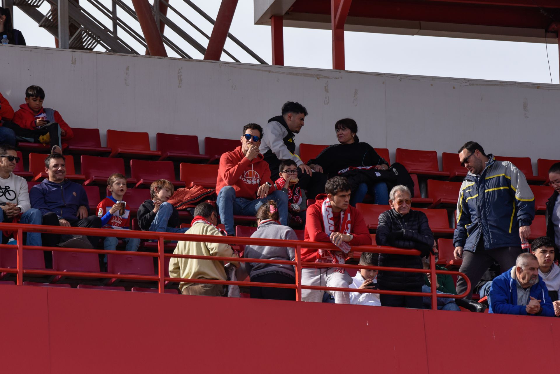 Encuéntrate en la granada de Los Cármenes en el Granada - Sporting