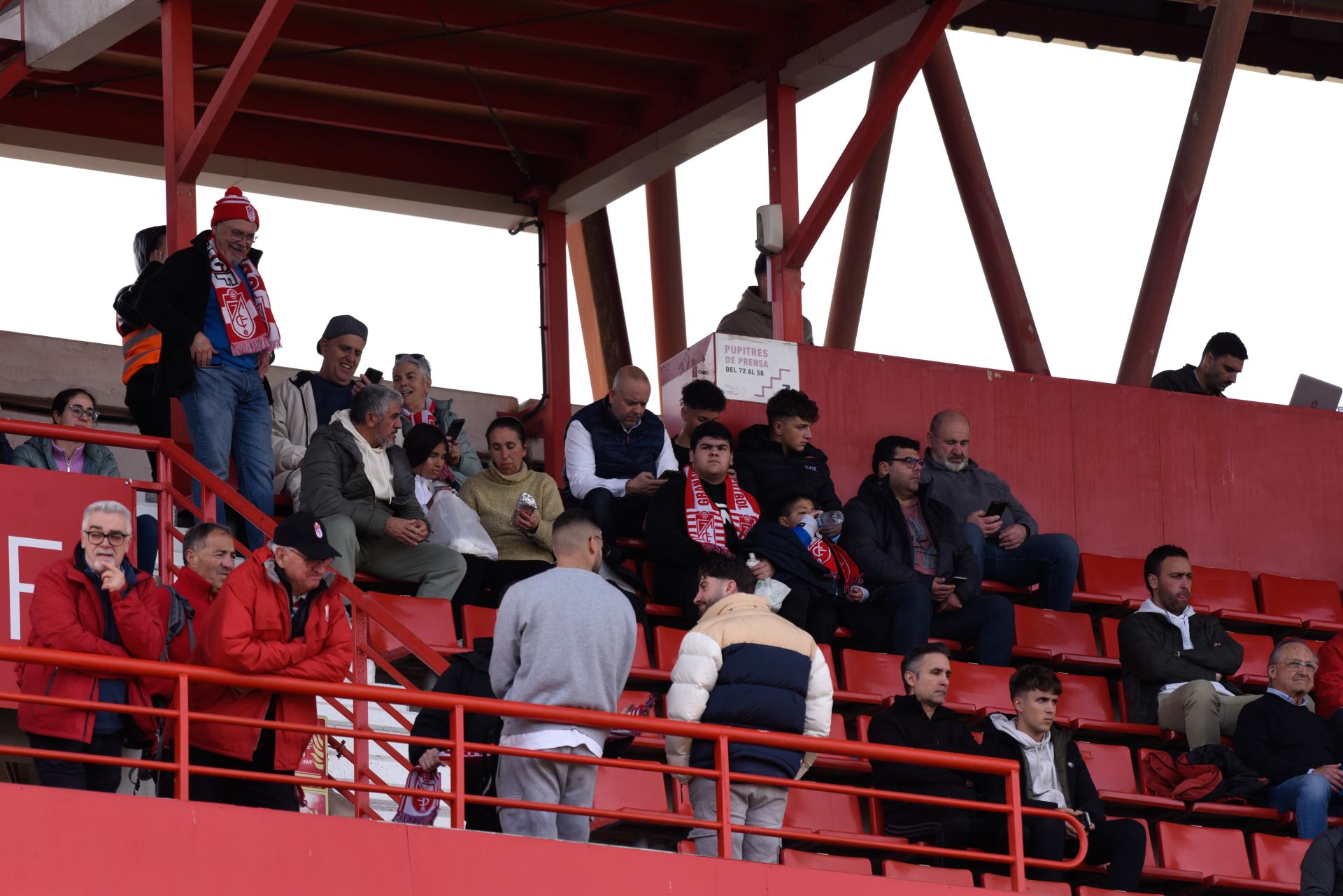 Encuéntrate en la granada de Los Cármenes en el Granada - Sporting