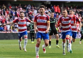 Lucas Boyé celebra su gol.