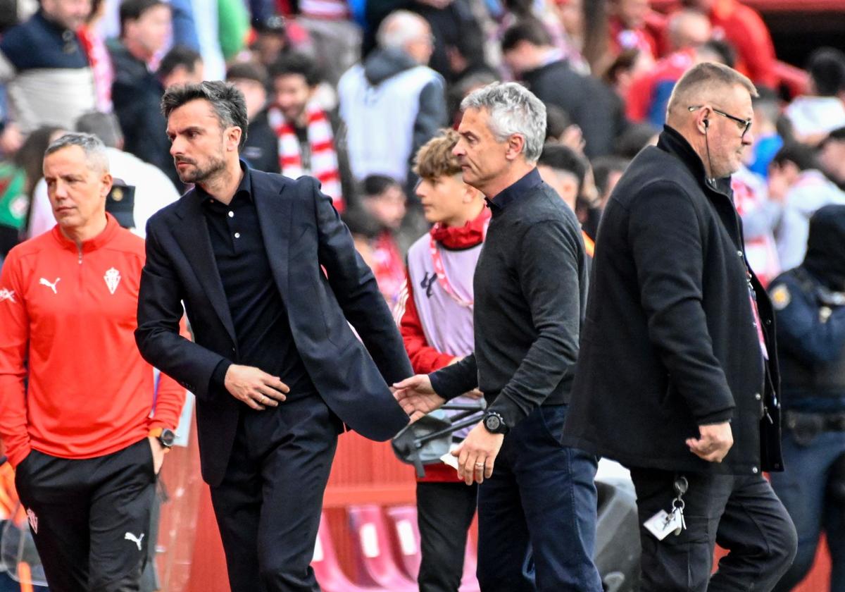 Rubén Albés y Fran Escribá se saludan al acabar el partido.