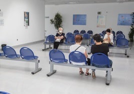 Pacientes en un centro de salud, de archivo.