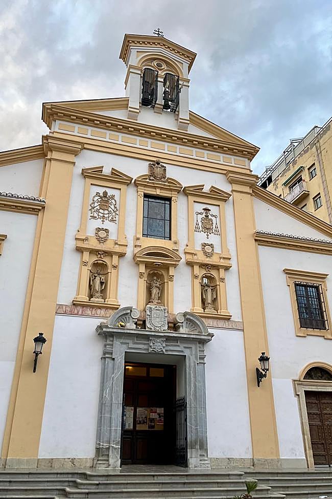 La fachaca de Virgen de Gracia, con su balón clavado.
