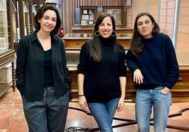 Paula Palacios, Celia de Molina y Sandra Romero, en la Facultad de Filosofía y Letras.